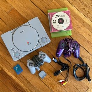 PS1 with 2 controllers and 7 games